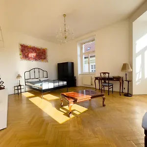 Center Of 369 , Praga Repubblica Ceca